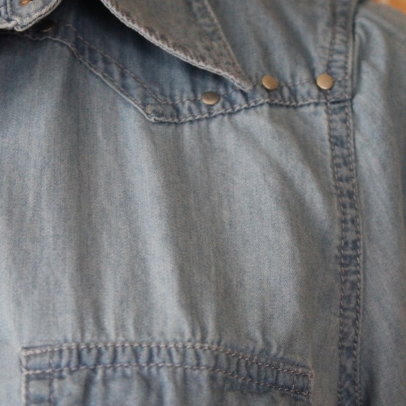 Red Tulips Chambray shirt - Picture 4 of 5